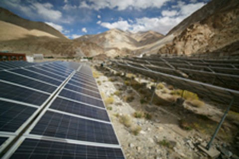 indie-Solarni-panely-v-severni-Indii_shutterstock_707898493-225__480x320pxl.jpg